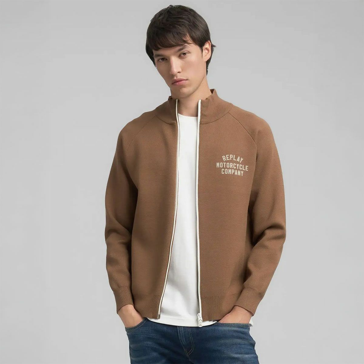 REPLAY｜ハイネック フルジップ ニット スウェットシャツ｜トップス｜タバコ｜モデル着用