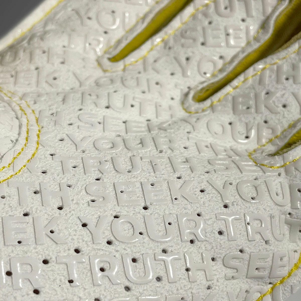 AyrtonSenna｜アイルトン・セナ × -273 レーシンググローブ｜グローブ｜イエロー｜モデル着用