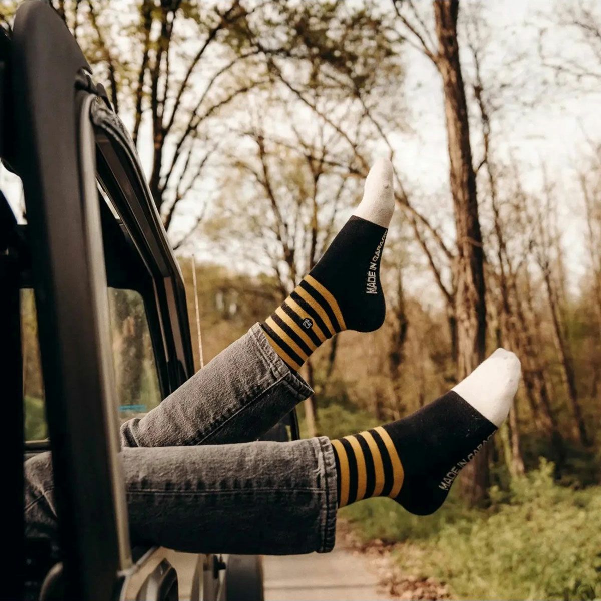 HolyFreedom｜マヤ ソックス｜雑貨｜ブラック×イエロー×ホワイト｜モデル着用