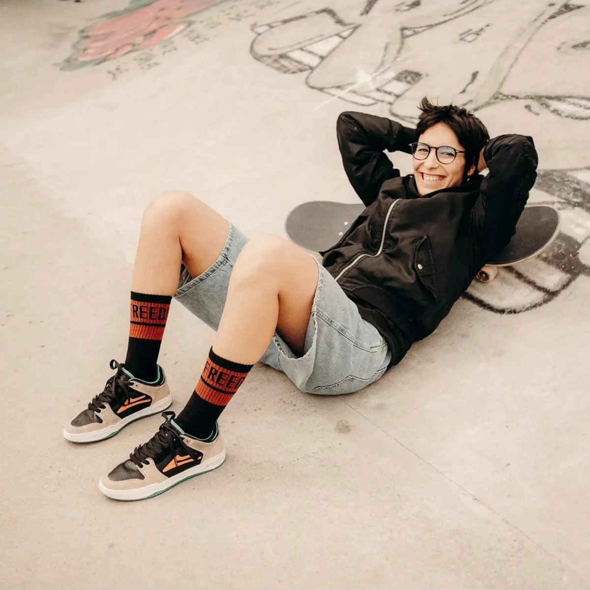 HolyFreedom｜インスルト ソックス｜雑貨｜ブラック×レッド｜モデル着用