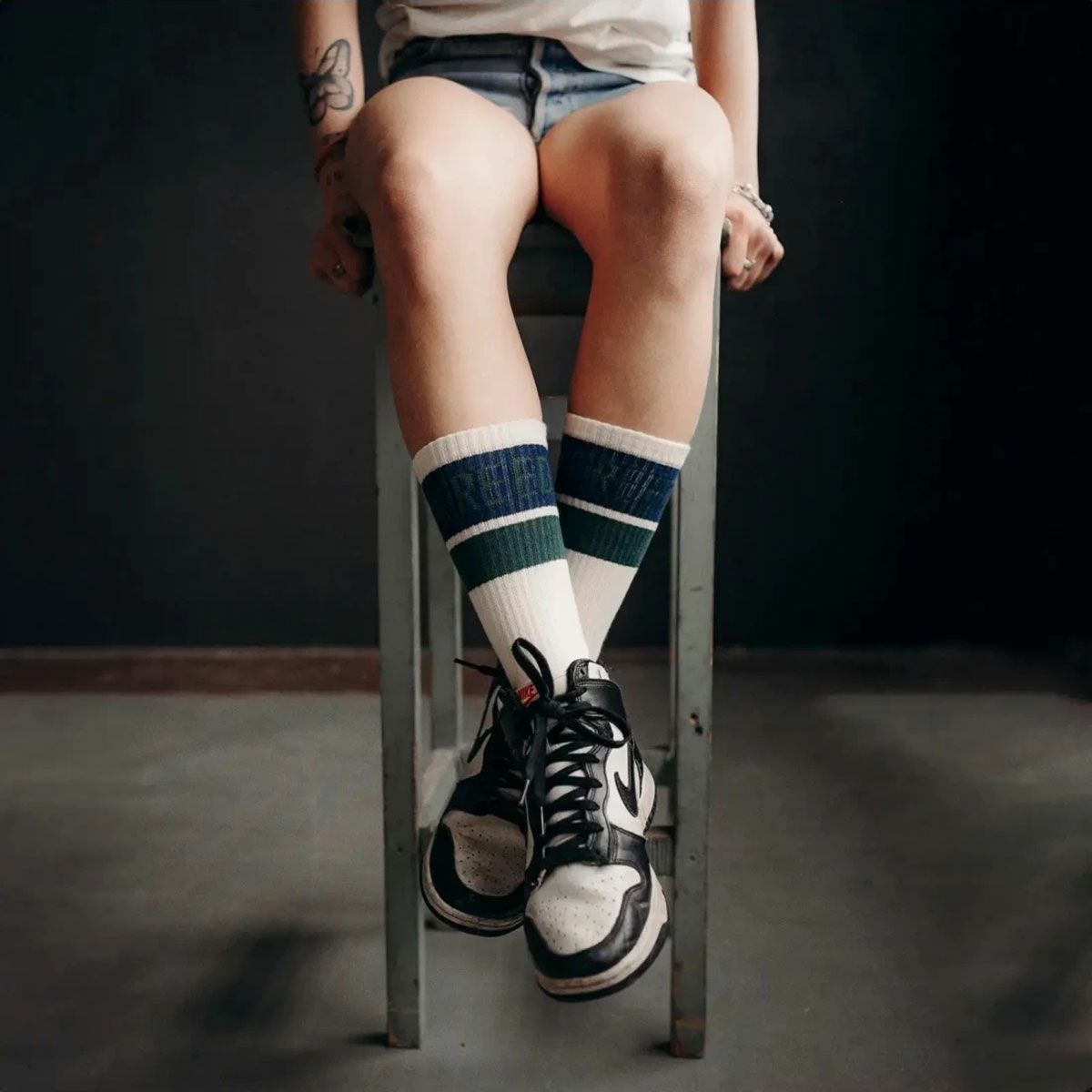 HolyFreedom｜ラリーバード ソックス｜雑貨｜ホワイト×ブルー｜モデル着用