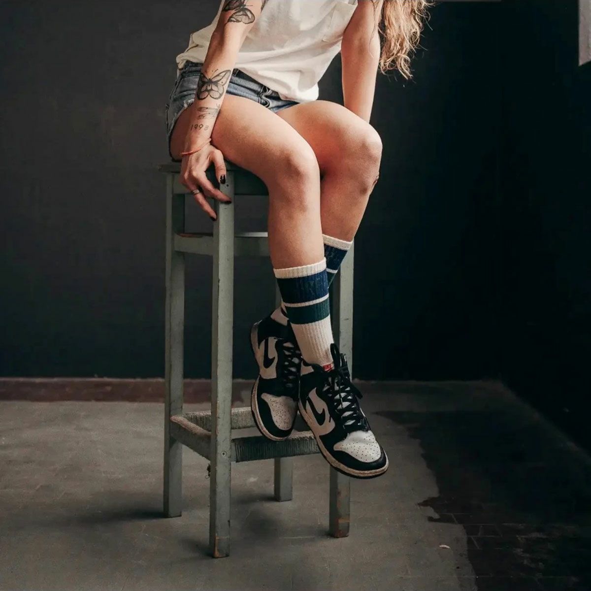 HolyFreedom｜ラリーバード ソックス｜雑貨｜ホワイト×ブルー｜モデル着用