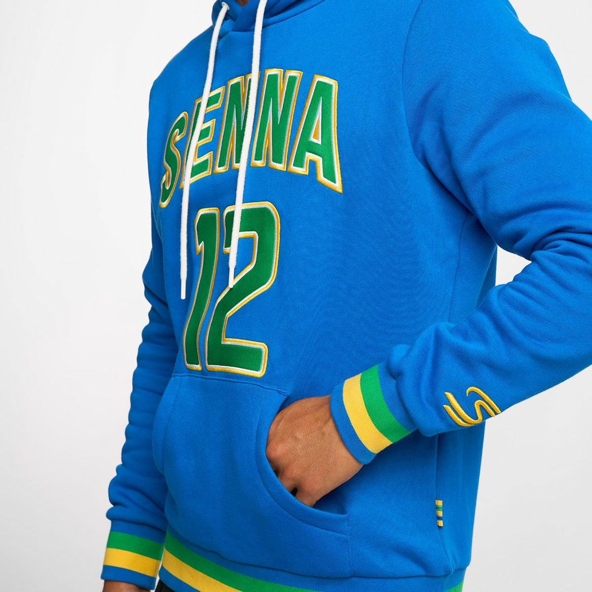 AyrtonSenna｜アイルトン・セナ カレッジ ロゴ フーディ｜ウェア｜ブルー｜モデル着用