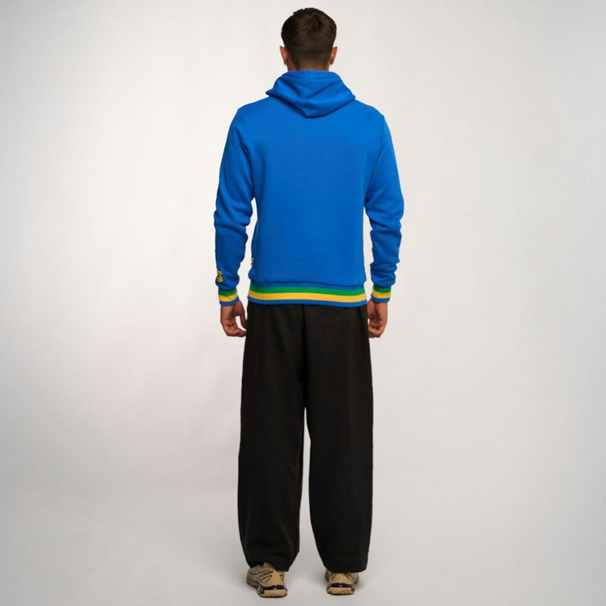 AyrtonSenna｜アイルトン・セナ カレッジ ロゴ フーディ｜ウェア｜ブルー｜モデル着用