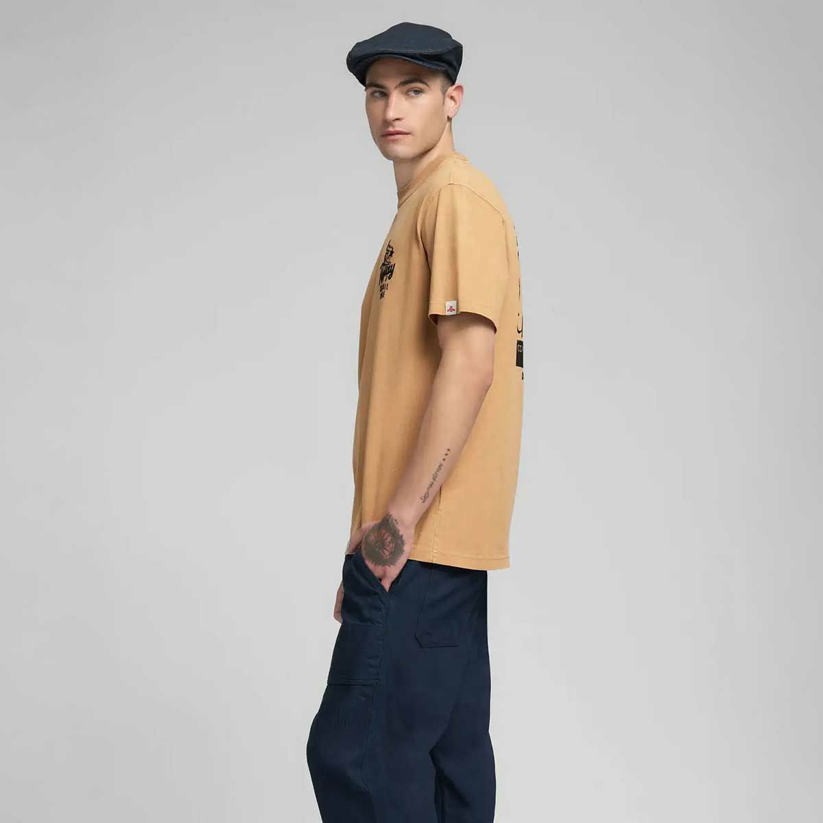 REPLAY｜フロック グラフィックス ジャージー Tシャツ｜トップス｜キャニオン｜モデル着用