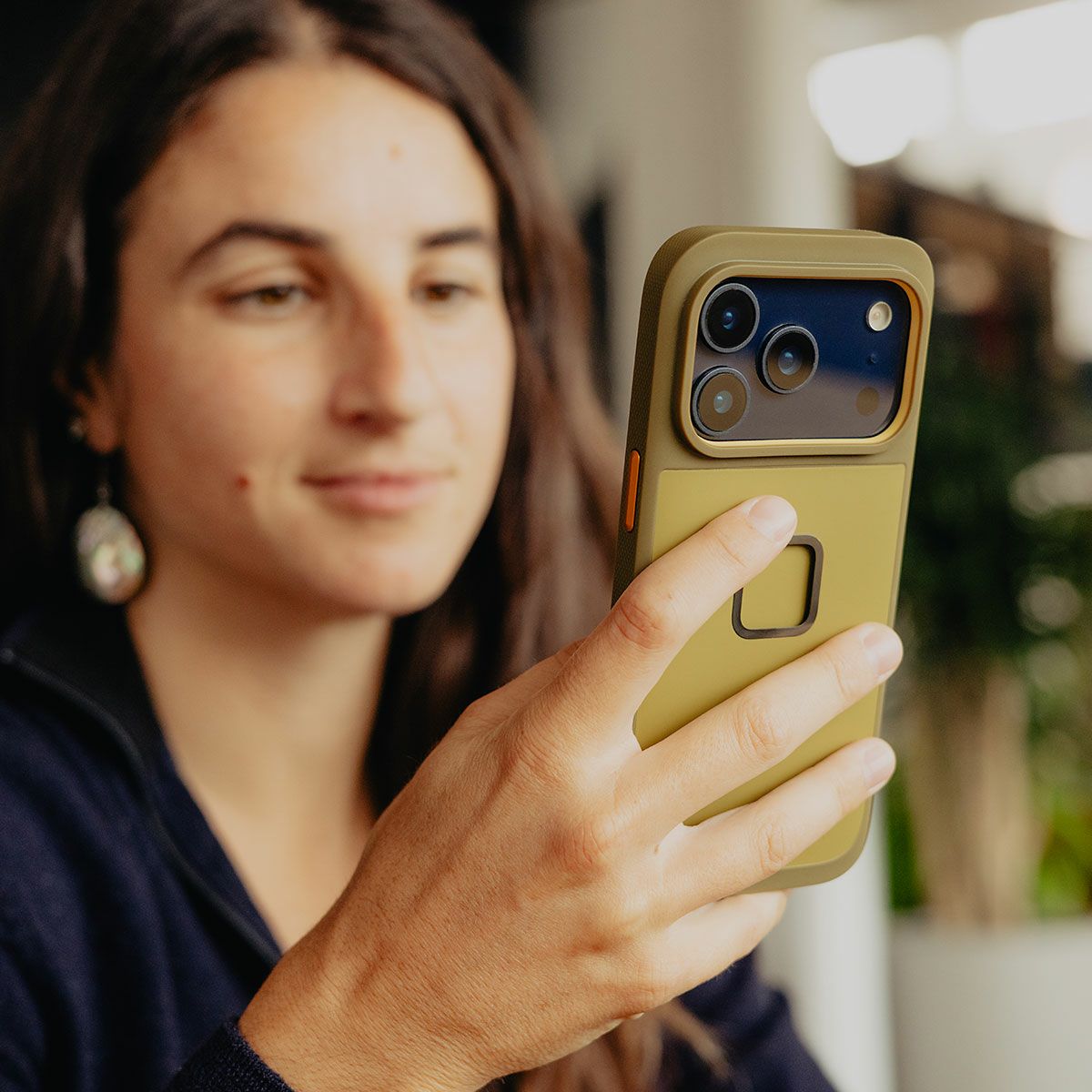 Peak Design｜ナー ケース iPhone 17 Pro / Pro Max｜雑貨｜ケルプ｜モデル着用