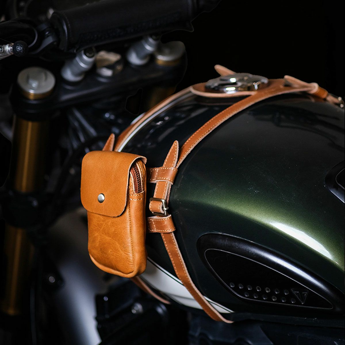 タンクストラップ for トライアンフ 400 | モトーリモーダ公式