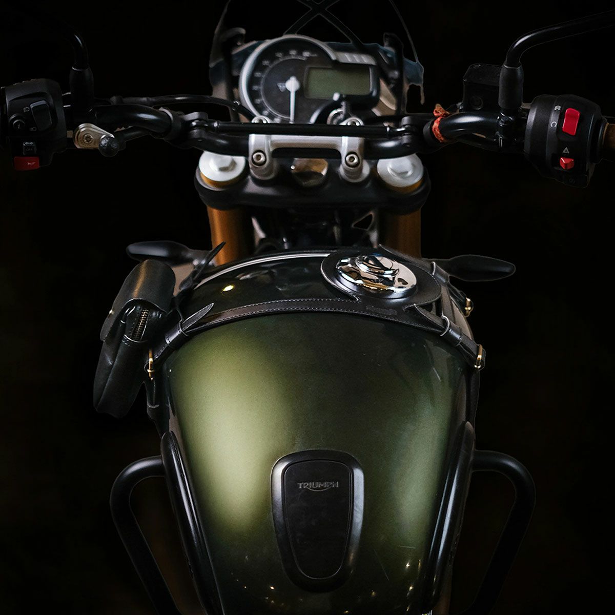 Trip Machine｜タンクストラップ for トライアンフ 400｜雑貨｜ブラック