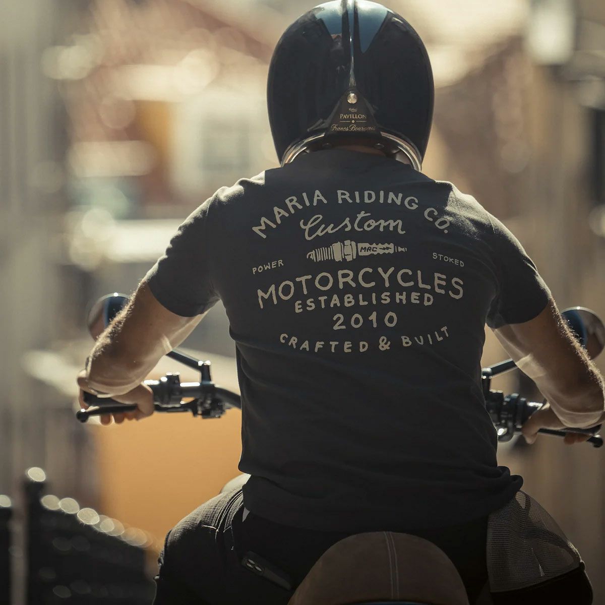 Maria Riding Company｜ハンドクラフト Tシャツ｜トップス｜ダークグレー｜モデル着用
