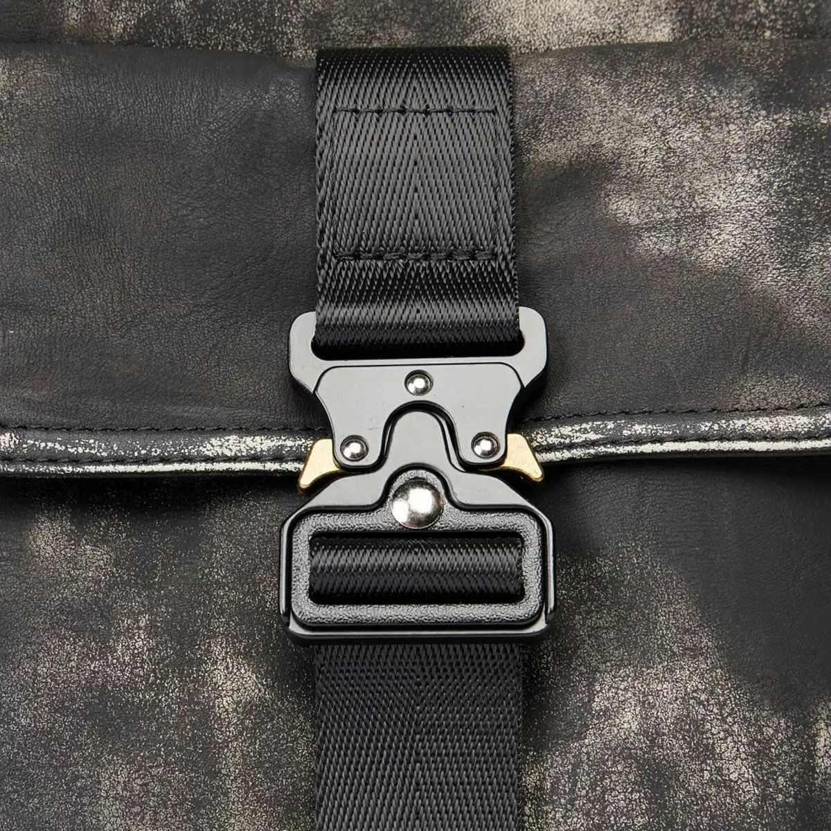 REPLAY｜ウォッシュド ブラック クロスボディ バッグ｜バッグ｜ウォッシュドブラック