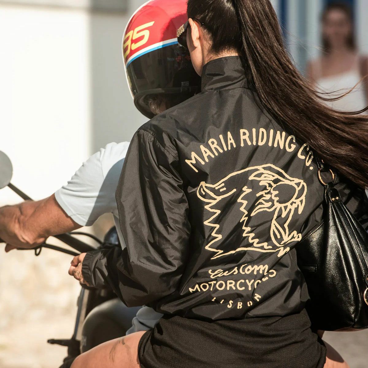 Maria Riding Company｜ワイルドキャット コーチジャケット｜アウター｜ブラック｜モデル着用