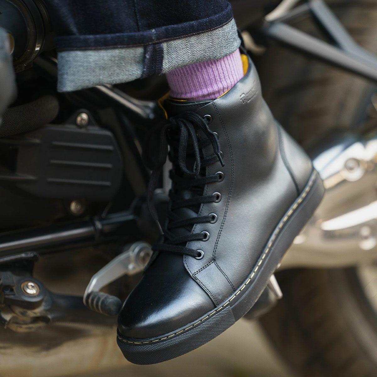 Trip Machine｜ESC メンズ ライディング スニーカー｜シューズ｜ブラック｜モデル着用