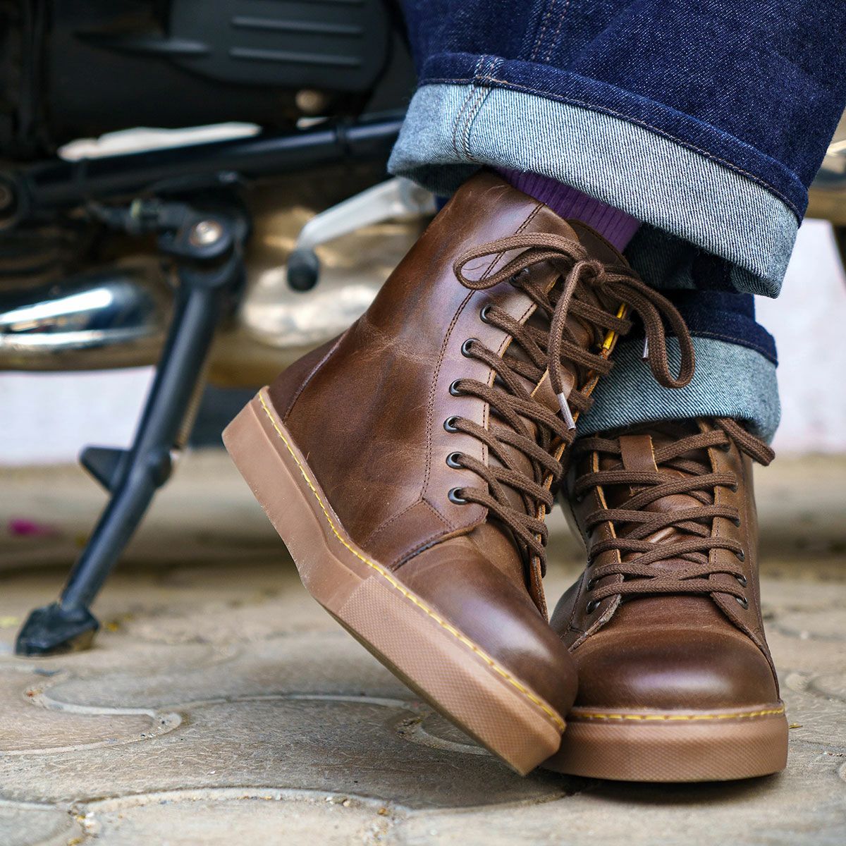 Trip Machine｜ESC メンズ ライディング スニーカー｜シューズ｜モカ｜モデル着用