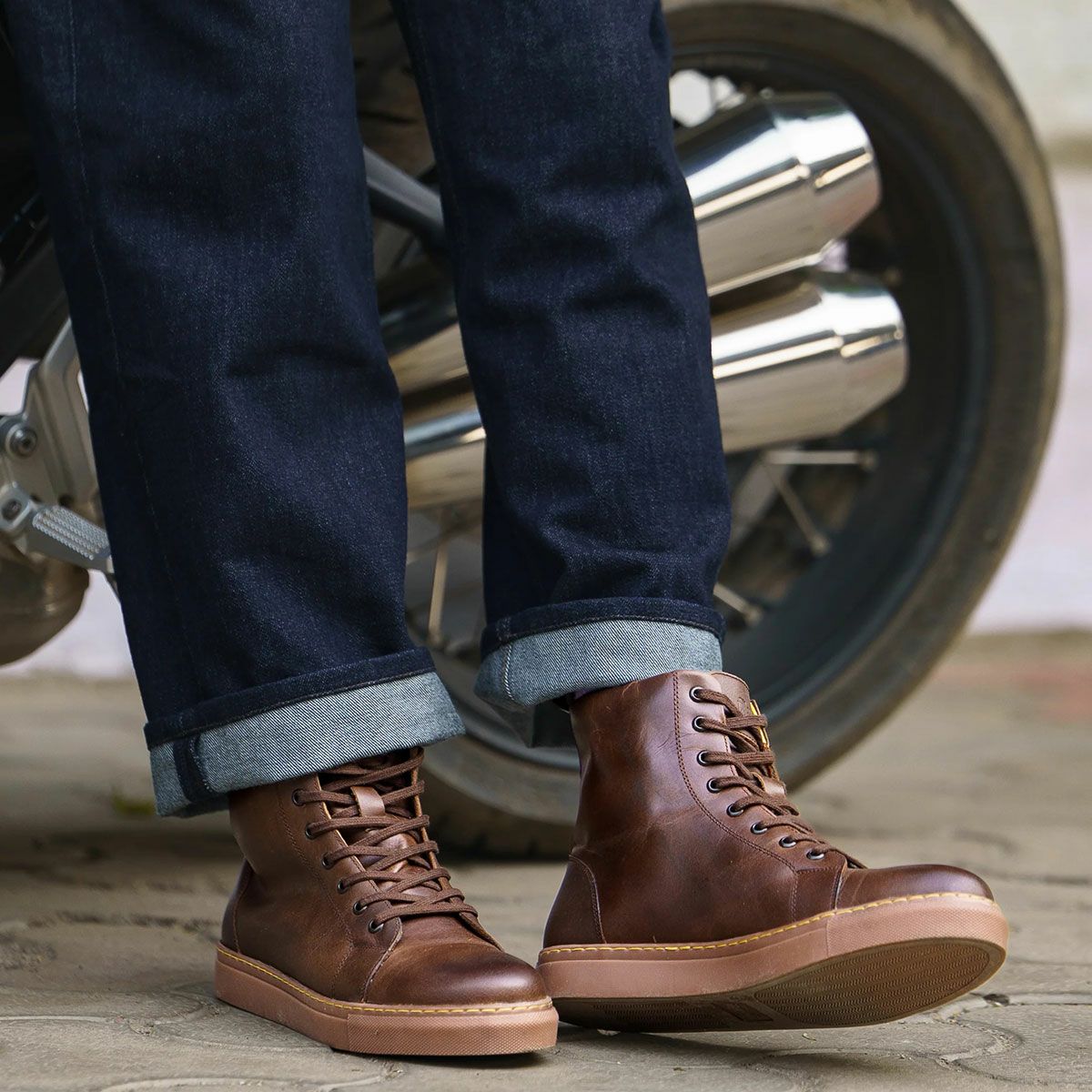 Trip Machine｜ESC メンズ ライディング スニーカー｜シューズ｜モカ｜モデル着用