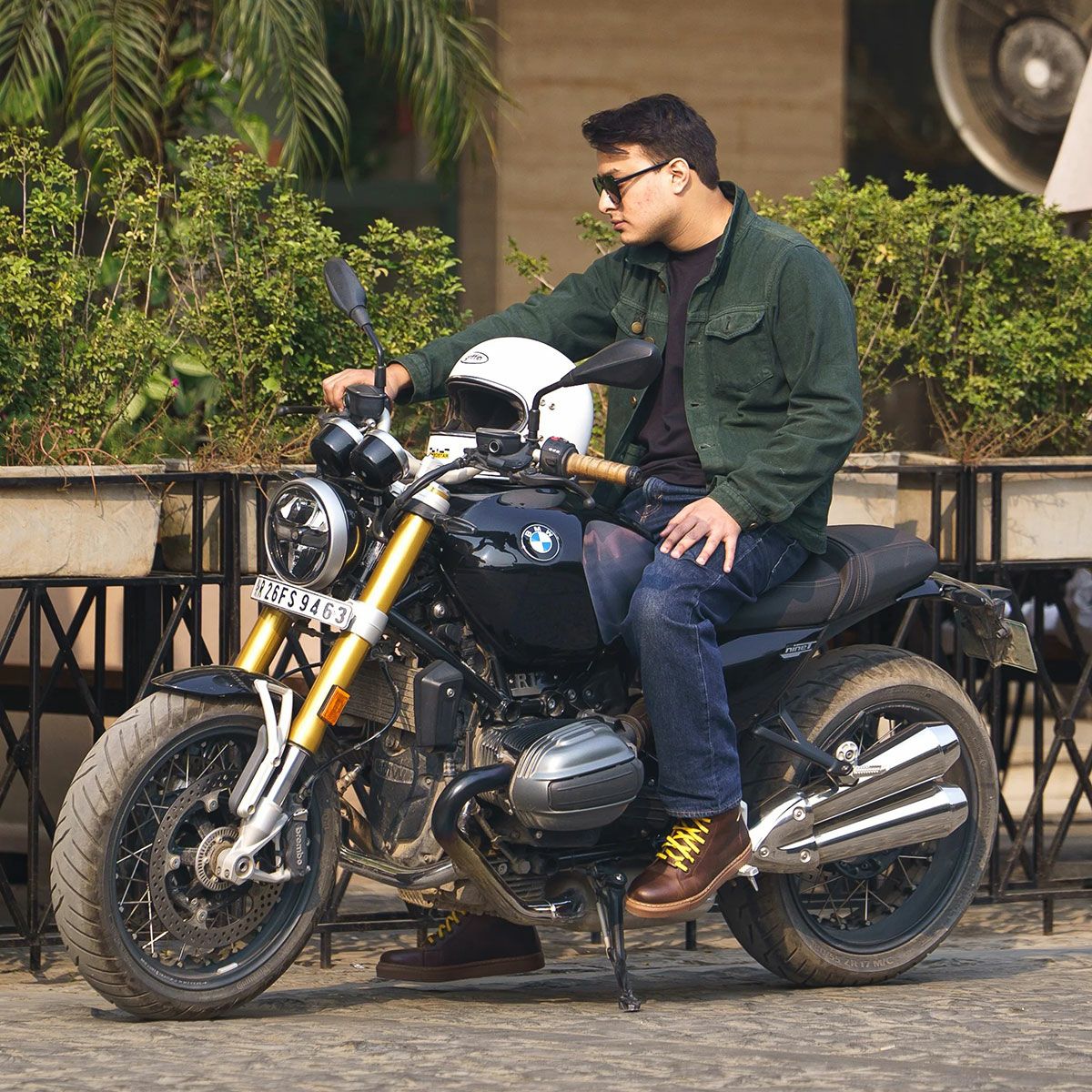 Trip Machine｜ESC メンズ ライディング スニーカー｜シューズ｜モカ｜モデル着用