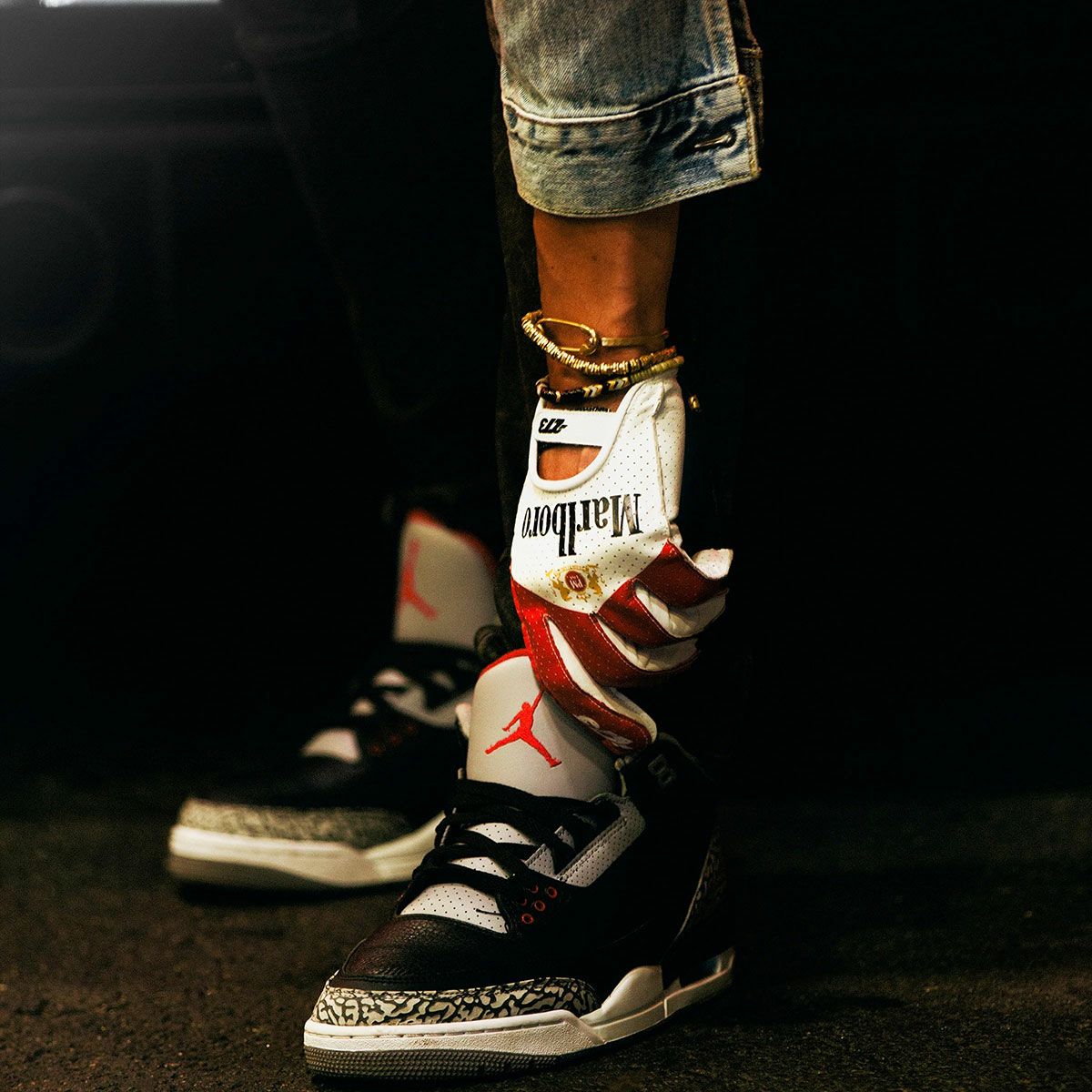 Minus 273｜PMI トリビュート レザードライビンググローブ｜グローブ｜ホワイト×レッド｜モデル着用