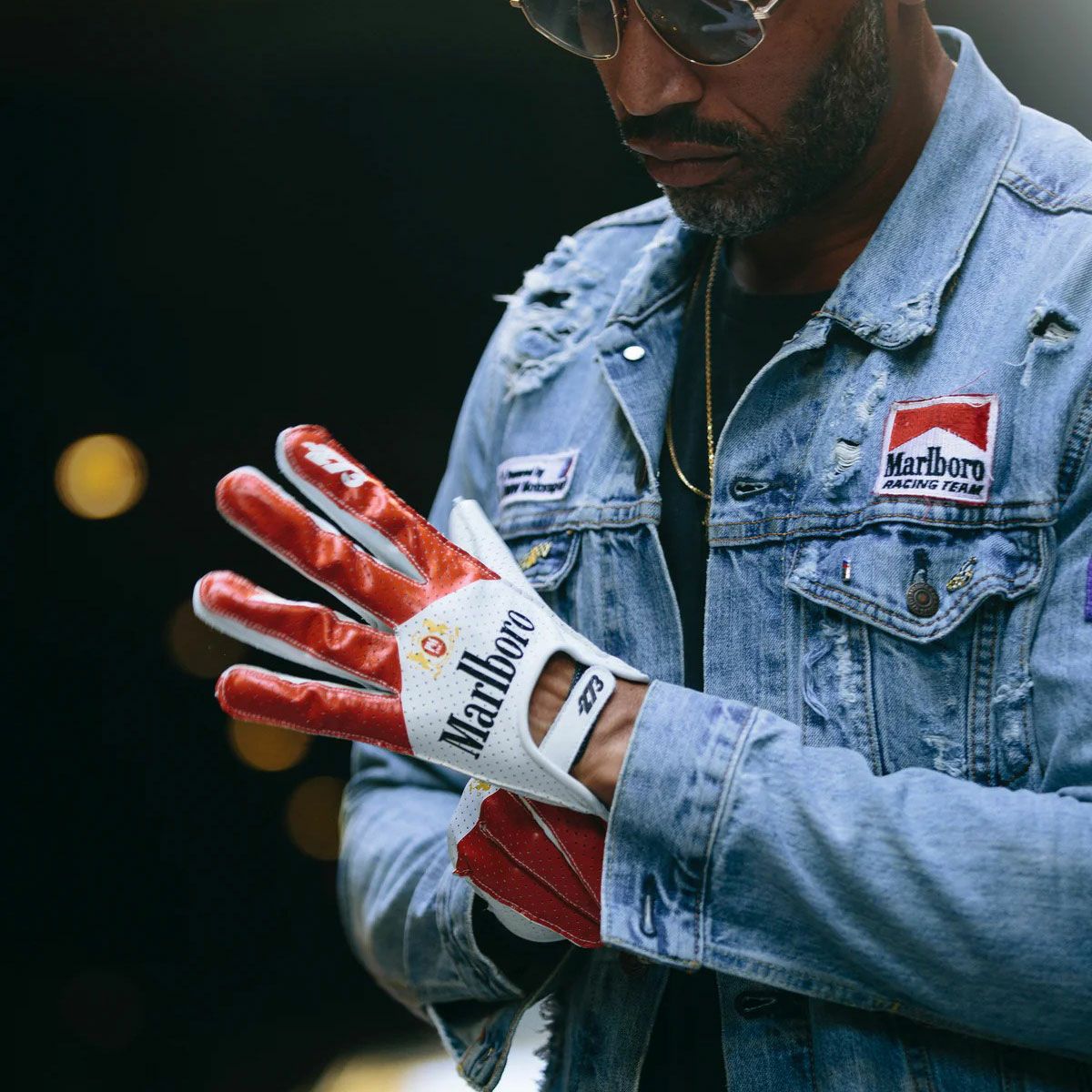 Minus 273｜PMI トリビュート レザードライビンググローブ｜グローブ｜ホワイト×レッド｜モデル着用