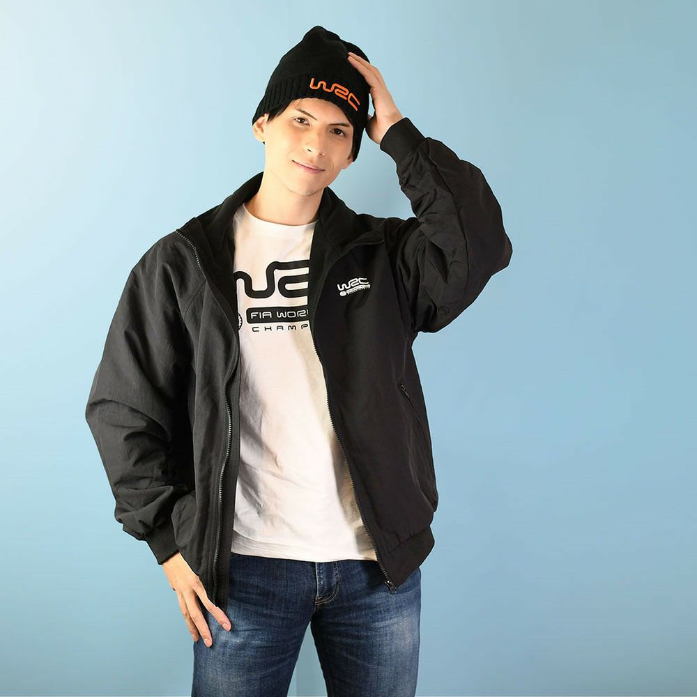 WRC｜WRCブルゾン’25｜ウェア｜ブラック｜モデル着用
