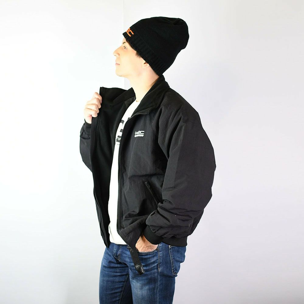 WRC｜WRCブルゾン’25｜ウェア｜ブラック｜モデル着用