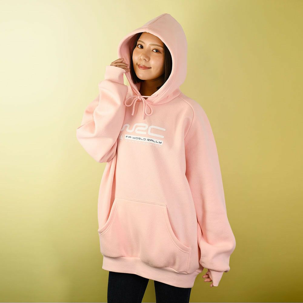 WRC｜WRCベーシックフーディー｜ウェア｜ピンク｜モデル着用