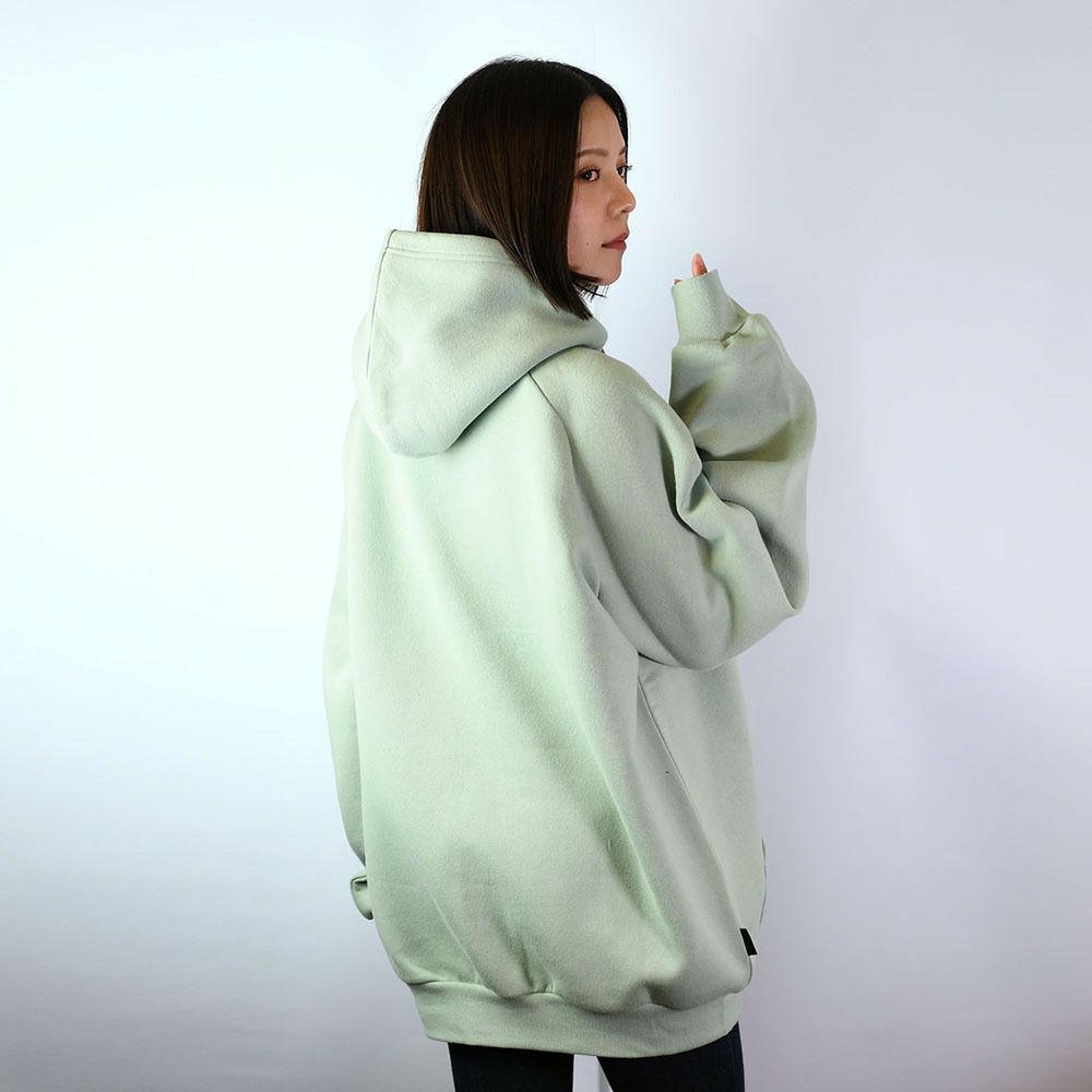 WRC｜WRCベーシックフーディー｜ウェア｜グリーン｜モデル着用