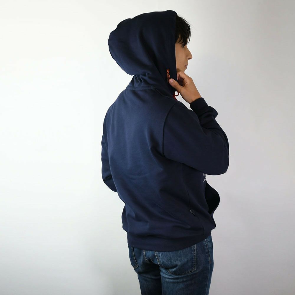 WRC｜ペースノートフーディー｜ウェア｜ネイビー｜モデル着用