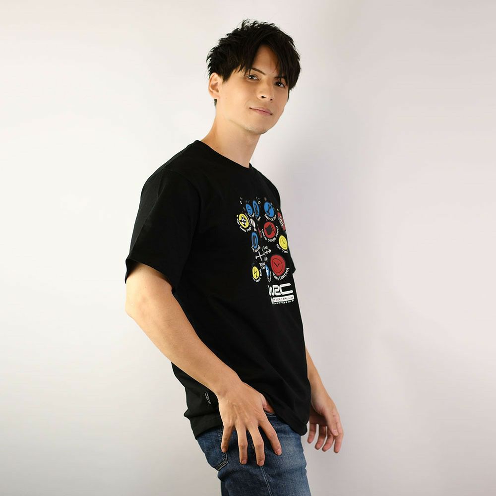 WRC｜”KANBAN”Tシャツ｜ウェア｜ブラック｜モデル着用