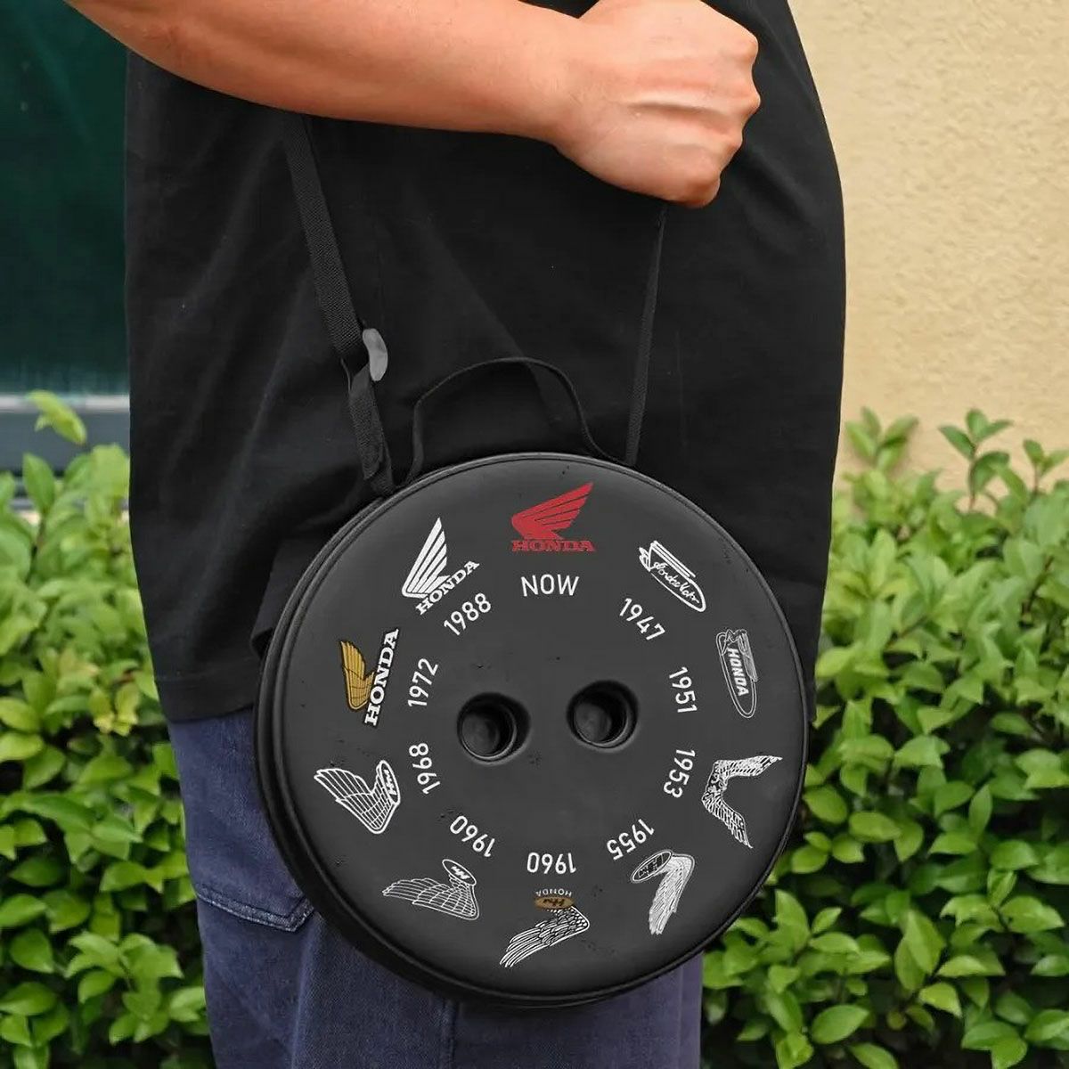 Cassette Car Products｜折り畳み椅子 デザイン ホンダウイングヒストリー イス スツール｜雑貨｜使用イメージ