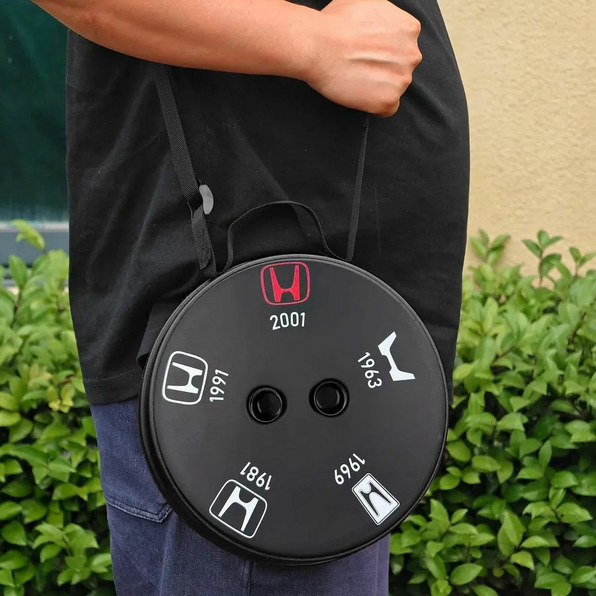 Cassette Car Products｜折り畳み椅子 デザイン ホンダ H ヒストリー イス スツール｜雑貨｜使用イメージ