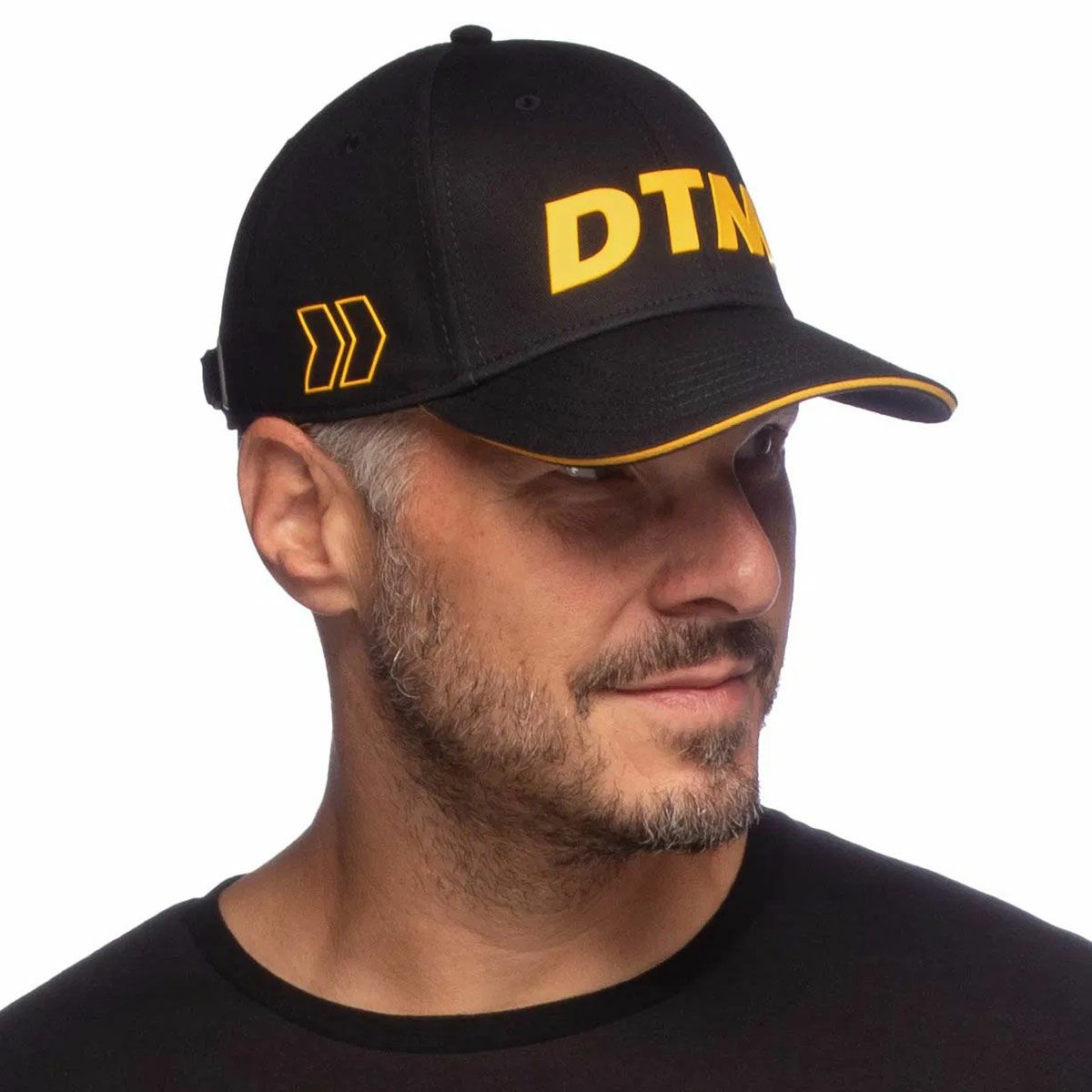 DTM｜DTM キャップ ブラック｜帽子｜ブラック｜モデル着用
