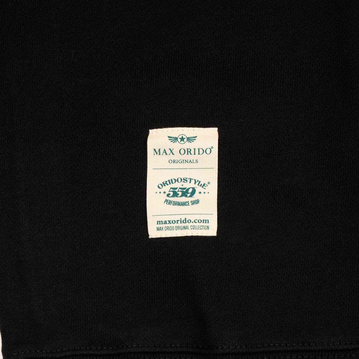 MAX ORIDO｜MAX ORIDO aMAX ORIDO｜MAX ORIDO 3D クルーネック｜スウェット｜ブラック3D クルーネック｜スウェット｜ブラック｜モデル着用