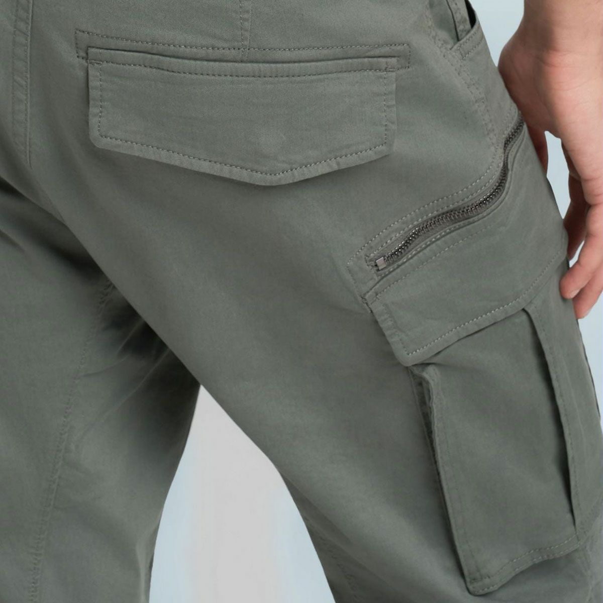 REPLAY｜ジョー カーゴ トラウザー｜パンツ｜アビエーターグリーン｜モデル着用