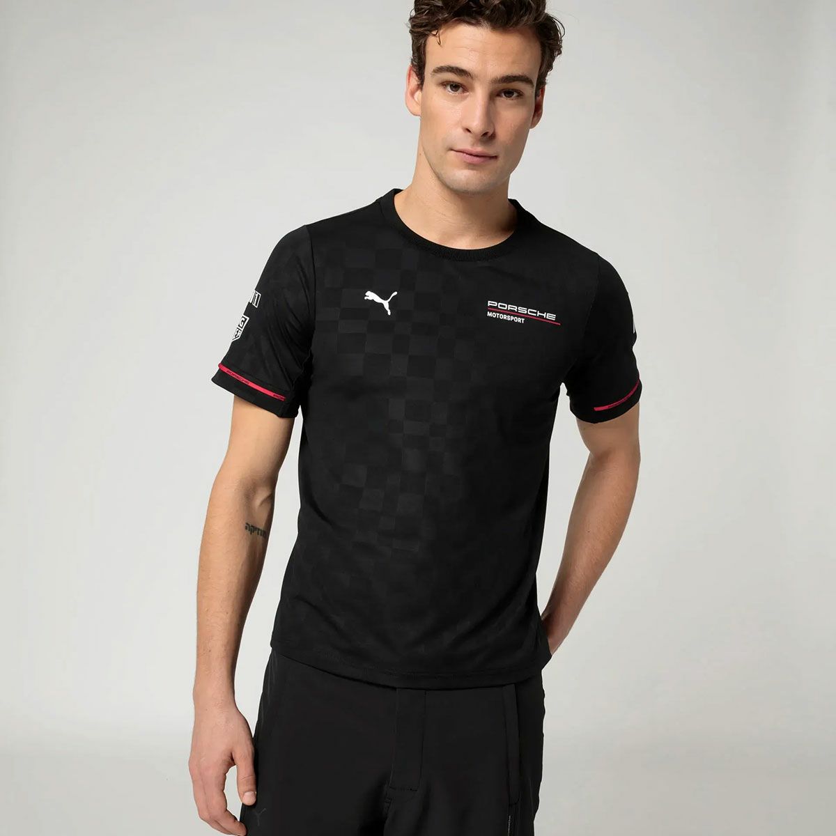 PORSCHE｜ポルシェ モータースポーツ レプリカ Tシャツ｜ウェア｜ブラック｜モデル着用